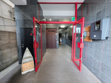 オフィスビル出入口