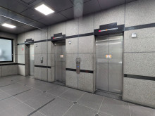 エレベーター(3基)