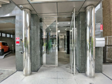 オフィスビル出入口