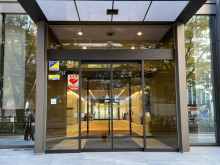 オフィスビル出入口