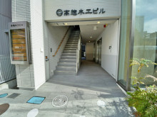 オフィスビル出入口