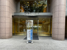 オフィスビル出入口