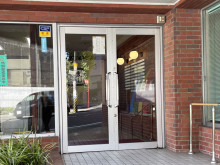 オフィスビル出入口