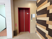 エレベーター(1基)