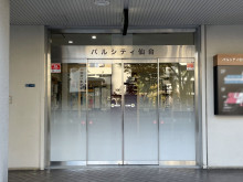 オフィスビル出入口