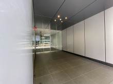 オフィスビル出入口