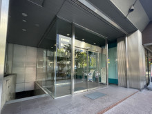 オフィスビル出入口