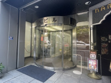 オフィスビル出入口