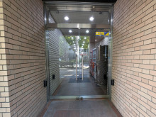 オフィスビル出入口