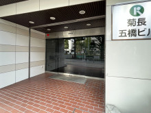 オフィスビル出入口