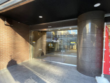 オフィスビル出入口