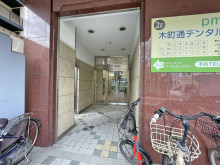 オフィスビル出入口