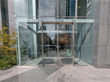 オフィスビル出入口