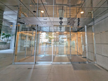 オフィスビル出入口