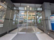 オフィスビル出入口