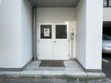 オフィスビル出入口