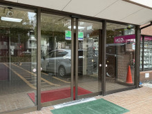 オフィスビル出入口