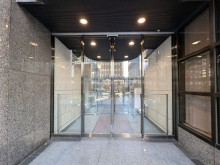 オフィスビル出入口