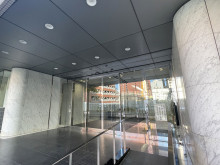 オフィスビル出入口