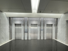 エレベーター(3基)