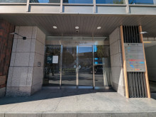 オフィスビル出入口