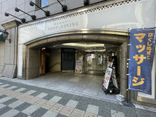 オフィスビル出入口