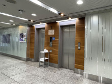 エレベーター(4基)