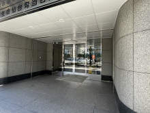 オフィスビル出入口