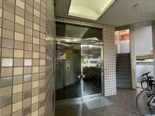 オフィスビル出入口