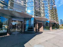 オフィスビル出入口