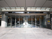 オフィスビル出入口