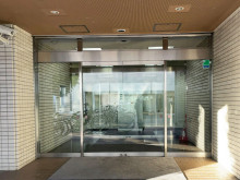 オフィスビル出入口