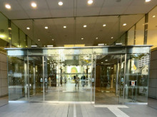 オフィスビル出入口