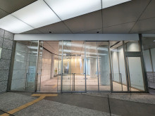 オフィスビル出入口