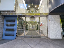 オフィスビル出入口