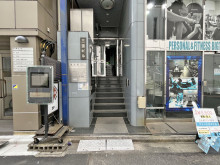 オフィスビル出入口