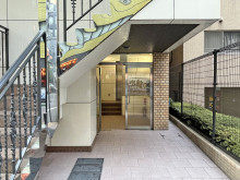 オフィスビル出入口