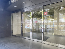 オフィスビル出入口