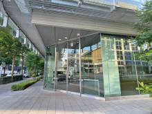 オフィスビル出入口