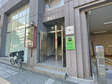 オフィスビル出入口