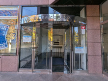 オフィスビル出入口