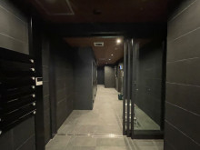 オフィスビル出入口