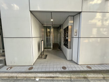 オフィスビル出入口