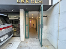 オフィスビル出入口