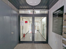 オフィスビル出入口