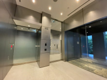 エレベーターホール出