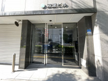 オフィスビル出入口