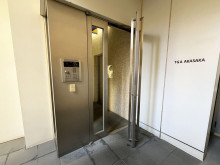 オフィスビル出入口