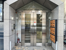 オフィスビル出入口