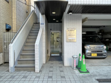 オフィスビル出入口